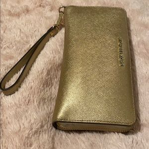 MICHAEL KORS WRIST WALLET GOOD CONDITION